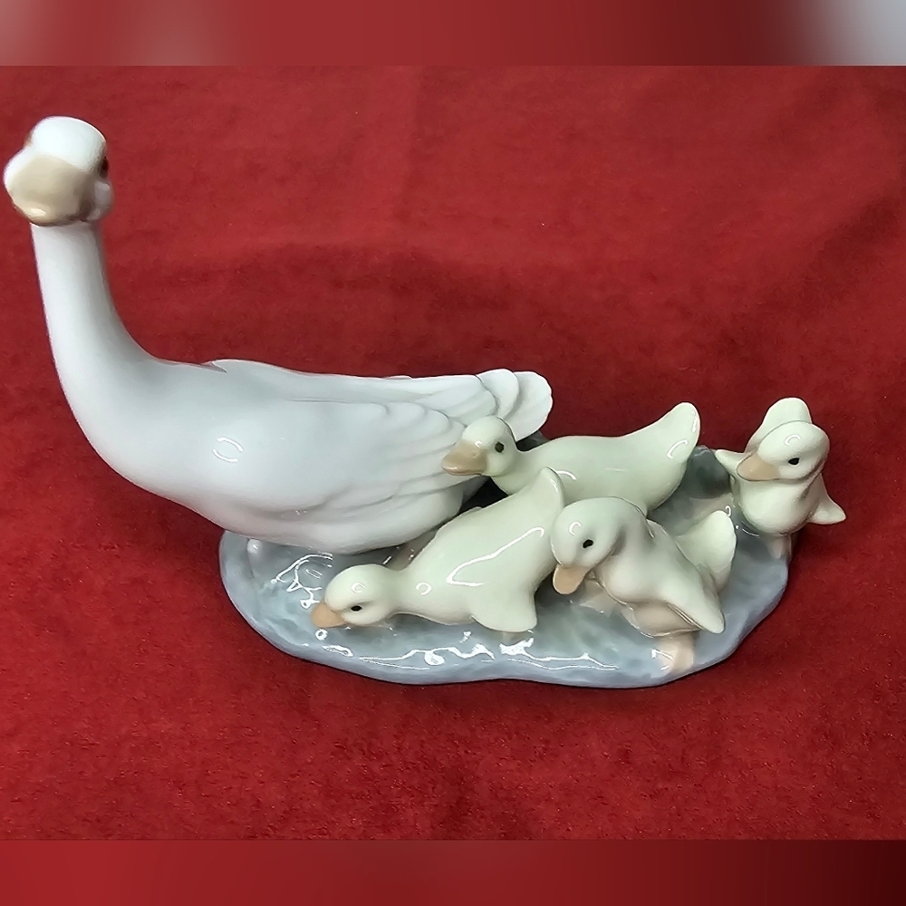 LLADRÓ “Little Ducks After Mother” EUC - Picture 5 of 12